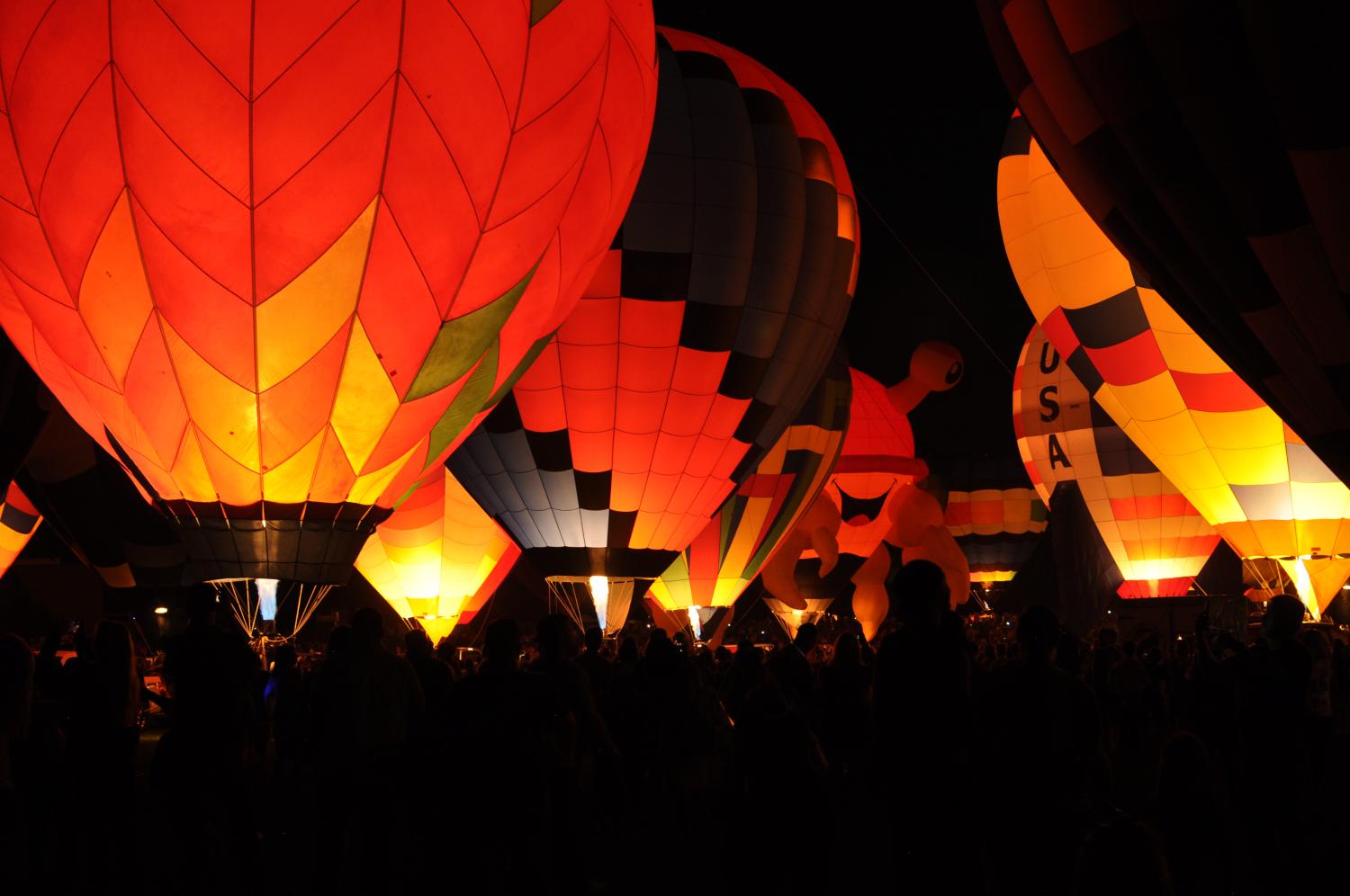 It was Lit The Colorado Springs Balloon Glow The Cougar Daily
