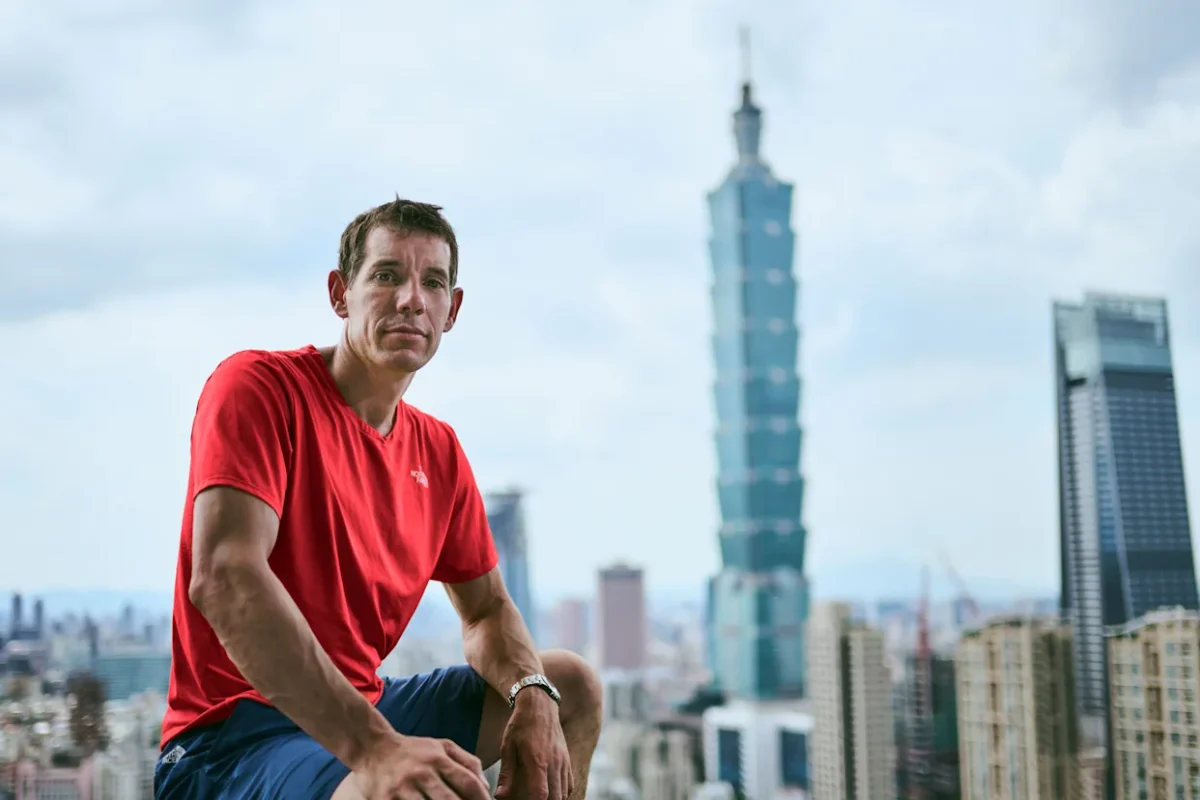 Alex Honnold in front of Taipei 101 prior to his free solo attempt. 